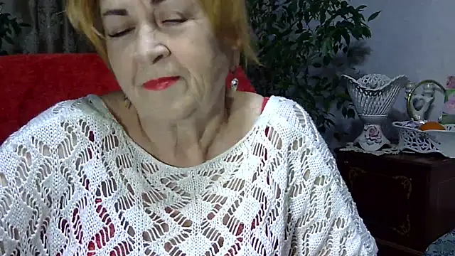 Snapshot of Emma52610 chatting on December 28, 5:35 pm Emma52610 online show from December 28, 5:35 pm