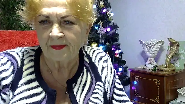 Snapshot of Emma52610 chatting on January 2, 5:39 pm Emma52610 online show from January 2, 5:39 pm