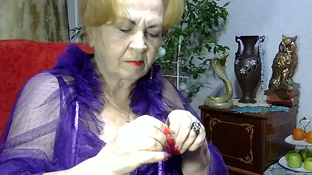 Snapshot of Emma52610 chatting on February 9, 7:05 am Emma52610 online show from February 9, 7:05 am