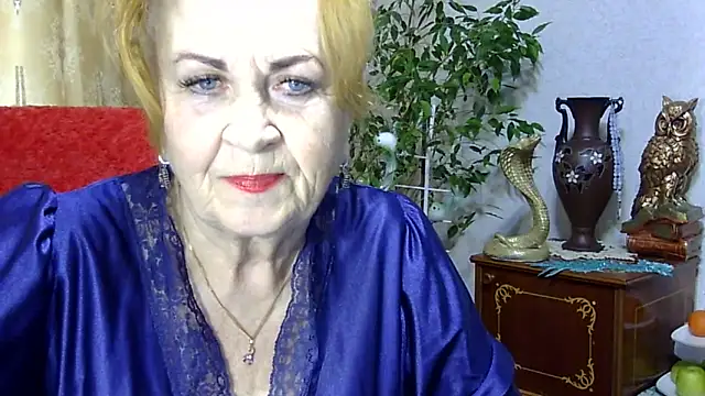 Snapshot of Emma52610 chatting on February 19, 11:49 am Emma52610 online show from February 19, 11:49 am