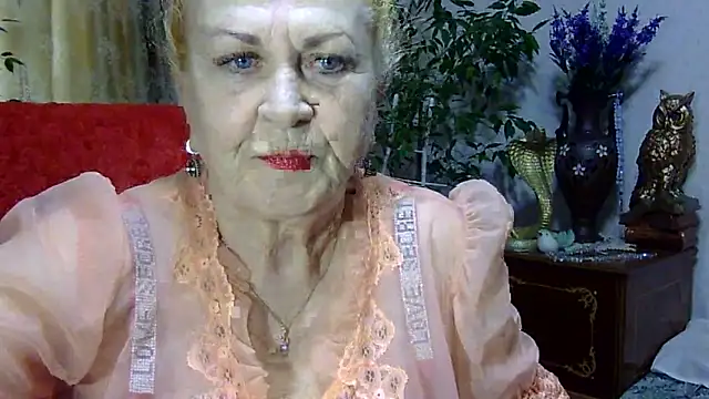 Snapshot of Emma52610 chatting on March 11, 12:17 pm Emma52610 online show from March 11, 12:17 pm