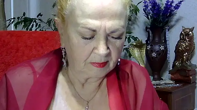 Snapshot of Emma52610 chatting on March 16, 5:47 am Emma52610 online show from March 16, 5:47 am