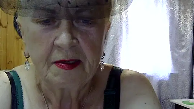 Snapshot of Emma52610 chatting on September 12, 11:10 am Emma52610 online show from September 12, 11:10 am