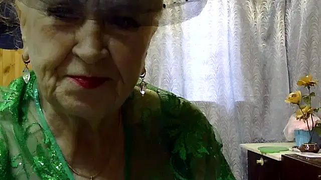 Snapshot of Emma52610 chatting on September 17, 6:26 am Emma52610 online show from September 17, 6:26 am