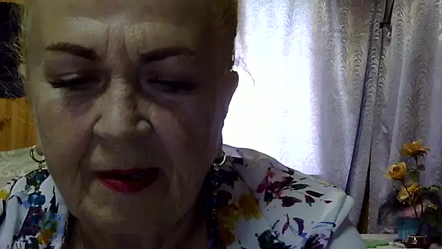 Snapshot of Emma52610 chatting on September 21, 10:50 am Emma52610 online show from September 21, 10:50 am