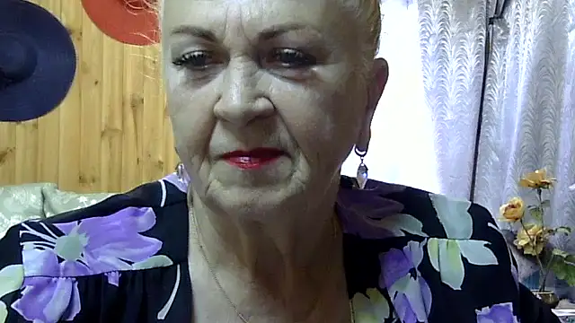 Snapshot of Emma52610 chatting on September 25, 7:01 am Emma52610 online show from September 25, 7:01 am