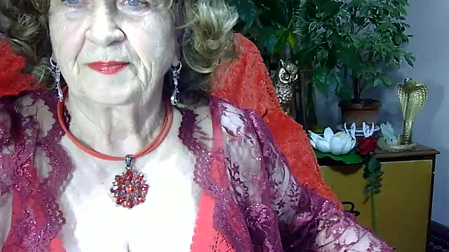 Snapshot of Emma52610 chatting on April 19, 5:01 pm Emma52610 online show from April 19, 5:01 pm