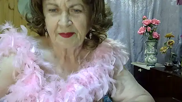 Snapshot of Emma52610 chatting on June 11, 5:55 pm Emma52610 online show from June 11, 5:55 pm