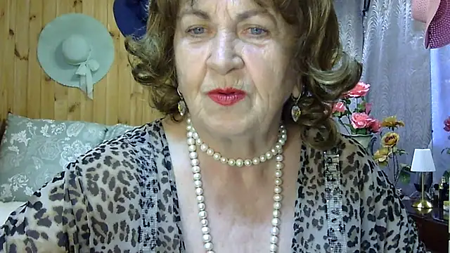Snapshot of Emma52610 chatting on June 18, 11:36 am Emma52610 online show from June 18, 11:36 am
