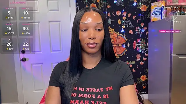 Snapshot of ItalyNayoir chatting on September 25, 6:11 pm ItalyNayoir online show from September 25, 6:11 pm