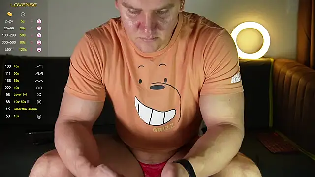 Snapshot of SteeveMuscle chatting on December 11, 2:52 am SteeveMuscle online show from December 11, 2:52 am