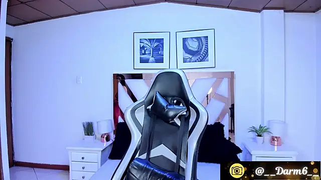 Snapshot of Lia_Simons chatting on February 6, 5:57 am Lia Simons online show from February 6, 5:57 am