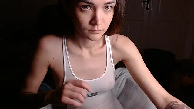 EvelynGG online show from December 19, 1:40 pm