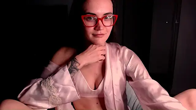 EvelynGG online show from November 7, 8:42 pm