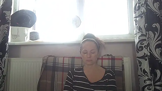 LindaStarS online show from May 4, 4:52 am