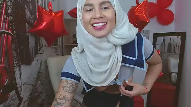 Snapshot of Shay__lee chatting on February 19, 8:10 pm Shay lee online show from February 19, 8:10 pm