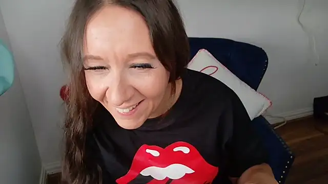 hotmilfmilly online show from September 11, 7:41 am