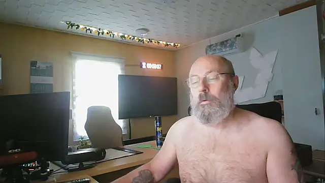 Snapshot of thomber1234 chatting on July 30, 8:02 am thomber1234 online show from July 30, 8:02 am