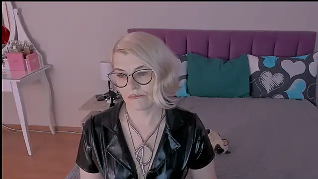 sabrinamacmarren online show from January 27, 11:43 am