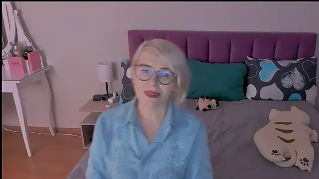 sabrinamacmarren online show from January 28, 12:00 pm