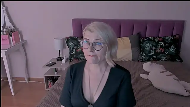 sabrinamacmarren online show from February 2, 7:25 pm