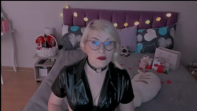 sabrinamacmarren online show from February 14, 6:29 pm