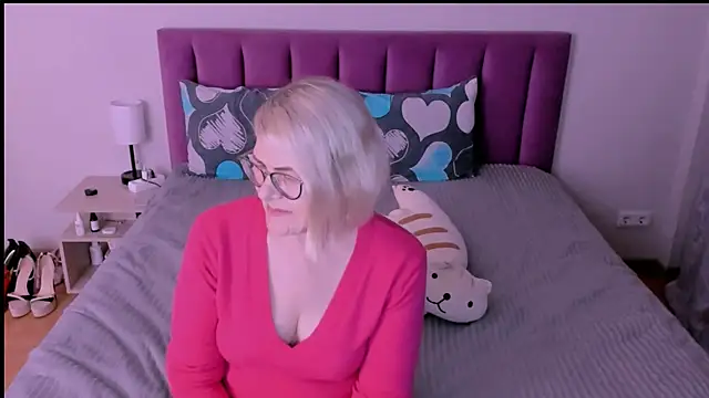 sabrinamacmarren online show from September 9, 8:19 pm