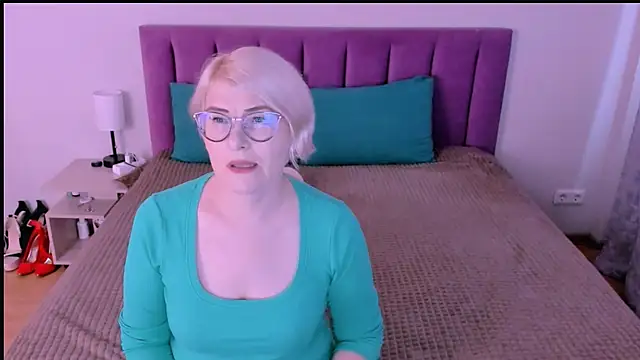 sabrinamacmarren online show from September 13, 2:39 pm