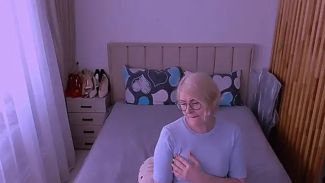 sabrinamacmarren online show from May 17, 1:51 pm