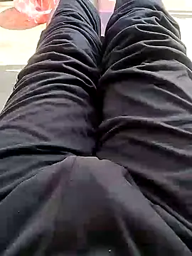 Snapshot of bigh96dik chatting on December 29, 7:39 am bigh96dik online show from December 29, 7:39 am