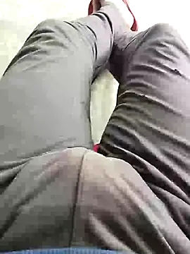 Snapshot of bigh96dik chatting on January 16, 6:35 am bigh96dik online show from January 16, 6:35 am