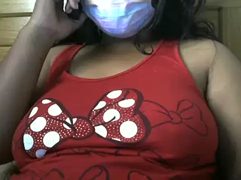 Snapshot of Artinah22 chatting on December 4, 5:05 am Artinah22 online show from December 4, 5:05 am