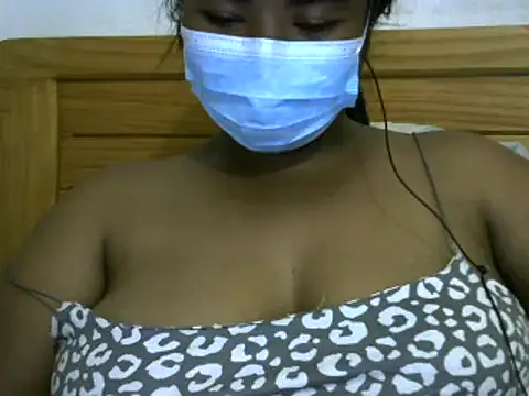 Snapshot of Artinah22 chatting on February 21, 11:21 pm Artinah22 online show from February 21, 11:21 pm
