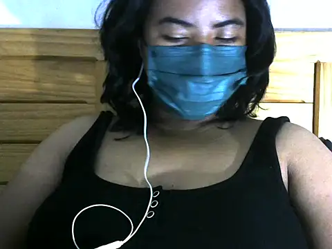 Snapshot of Artinah22 chatting on September 12, 7:36 pm Artinah22 online show from September 12, 7:36 pm
