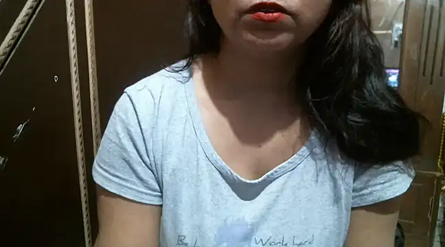 Snapshot of UrsMansi chatting on February 14, 4:26 am UrsMansi online show from February 14, 4:26 am