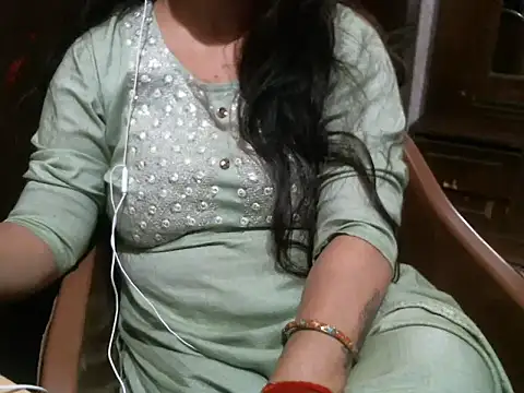 Snapshot of UrsMansi chatting on November 5, 6:57 am UrsMansi online show from November 5, 6:57 am