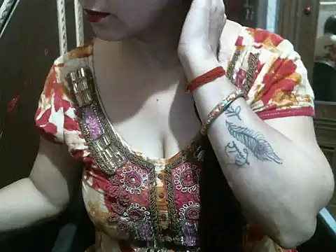 Snapshot of UrsMansi chatting on November 8, 3:50 am UrsMansi online show from November 8, 3:50 am