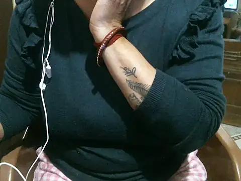 Snapshot of UrsMansi chatting on November 12, 4:35 am UrsMansi online show from November 12, 4:35 am