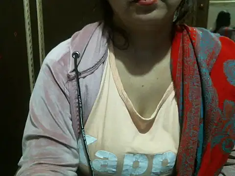 Snapshot of UrsMansi chatting on November 29, 6:05 am UrsMansi online show from November 29, 6:05 am