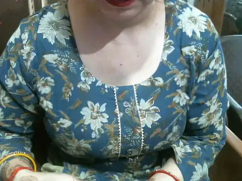 Snapshot of UrsMansi chatting on March 24, 5:01 am UrsMansi online show from March 24, 5:01 am