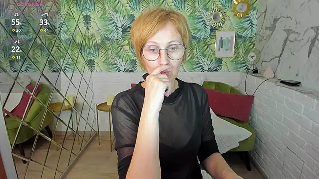 Snapshot of Paris_Cherry chatting on May 2, 6:02 pm Paris Cherry online show from May 2, 6:02 pm