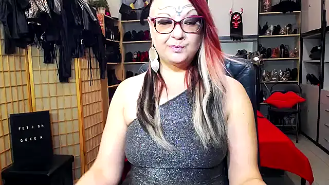 Snapshot of LindaDaemonX chatting on April 15, 6:31 am LindaDaemonX online show from April 15, 6:31 am