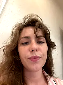 Snapshot of MariiD chatting on December 2, 7:03 am MariiD online show from December 2, 7:03 am