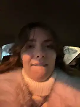 Snapshot of MariiD chatting on December 15, 2:27 pm MariiD online show from December 15, 2:27 pm