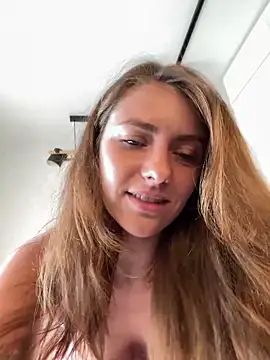 Snapshot of MariiD chatting on October 1, 9:04 am MariiD online show from October 1, 9:04 am