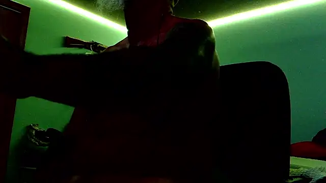 Snapshot of EdgarAlenPole chatting on October 27, 3:10 am EdgarAlenPole online show from October 27, 3:10 am