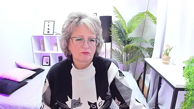 EvelynJoyful online show from October 24, 5:15 am