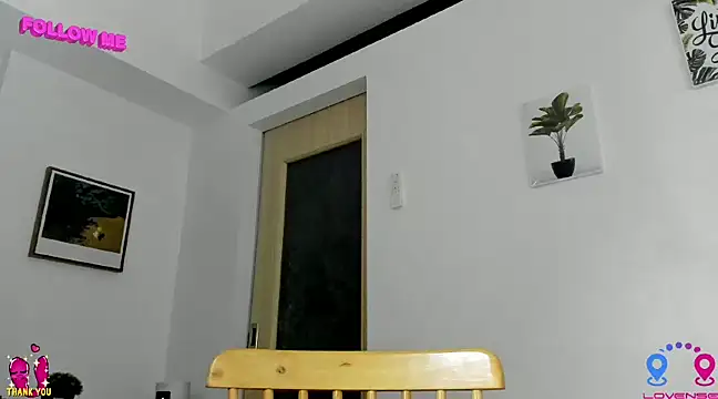 Snapshot of hottycrishina chatting on December 8, 10:19 am hottycrishina online show from December 8, 10:19 am