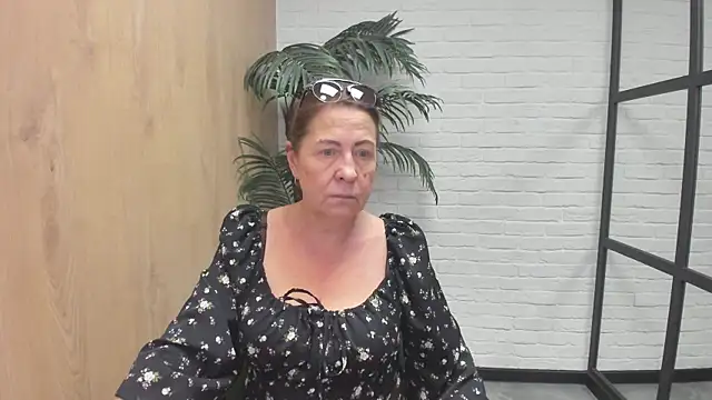 LindaPassionate online show from June 9, 5:19 am
