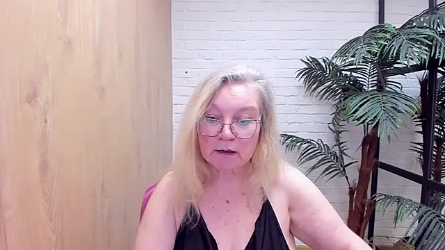 Snapshot of NataliMellow chatting on December 20, 4:25 pm NataliMellow online show from December 20, 4:25 pm